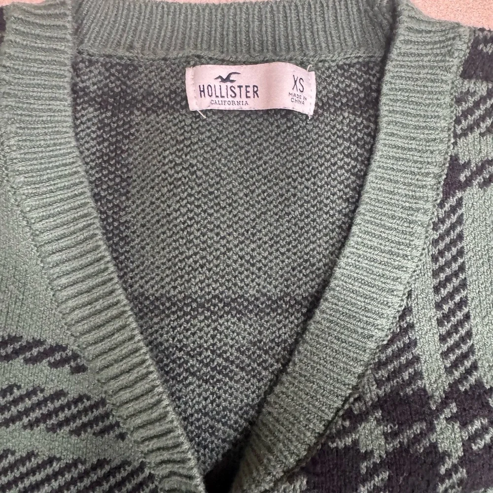 Hollister cropped sweater
